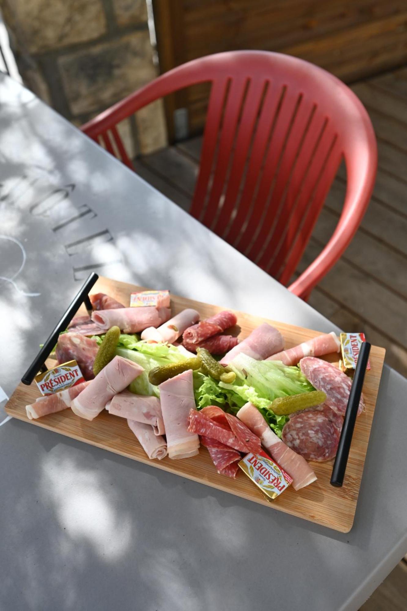 Logis Hotel & Restaurant Le Carnot 戴伊 外观 照片